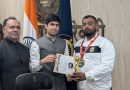 जिला उपायुक्त अभिषेक मीणा ने विश्व स्वर्ण पदक विजेता संजय पहलवान को बताया युवाओं के लिए प्रेरणास्त्रोत जिला उपायुक्त अभिषेक मीणा ने विश्व स्वर्ण पदक विजेता संजय पहलवान को बताया युवाओं के लिए प्रेरणास्त्रोत