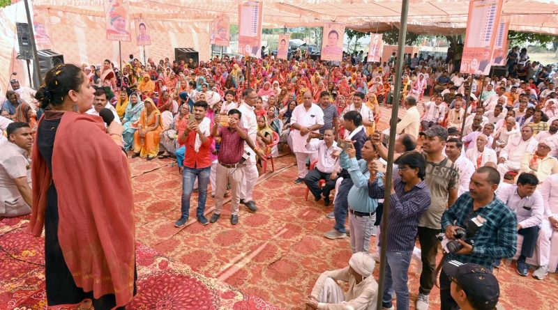 आरती राव ने राज बब्बर को बताया मुसाफिर, कहा इनका नहीं होता कोई ठिकाना