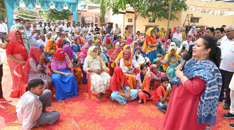 राव इंद्रजीत ने हमेशा क्षेत्र के हकों व हकूक की लड़ाई मजबूती से लड़ी है : गांवों में बोली राव की बेटी आरती राव