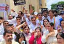 गुरुग्राम की बदहाली पर कांग्रेस का नगर निगम कार्यालय पर हल्ला बोल