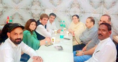 पूर्व सांसद राज बब्बर ने गुडग़ांव के सदर बाजार में की चाय पर चर्चा