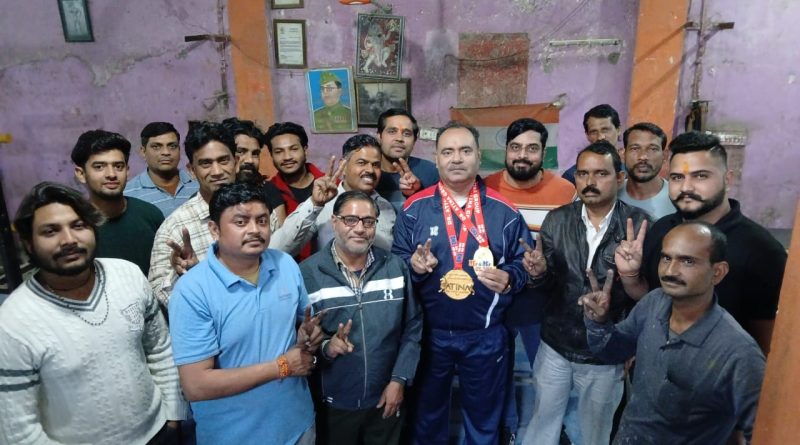 अमित स्वामी ‘मेडल आफ एक्सीलेंस तथा गोल्ड मैडल‘ से हुए सम्मानित अमित स्वामी ‘मेडल आफ एक्सीलेंस तथा गोल्ड मैडल‘ से हुए सम्मानित