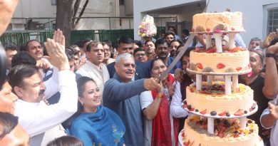 75 साल-बेमिसाल … राव इंद्रजीत को बधाई देने उमड़ा “स्नेह का सैलाब” 75 साल-बेमिसाल … राव इंद्रजीत को बधाई देने उमड़ा “स्नेह का सैलाब”