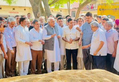 सोहना की अनाज मंडी में सियासी गर्मी, पूर्व मुख्यमंत्री ने दौरा कर सरकार को घेरा, बोले किसान बना दिया अपराधी